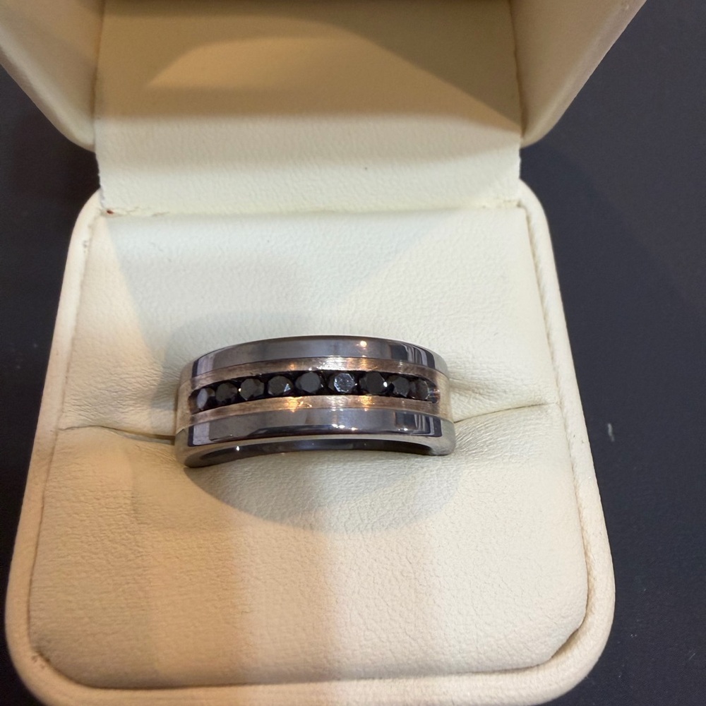 Jared’s Tungsten Black Diamond Men's Band - Picture 1 of 6